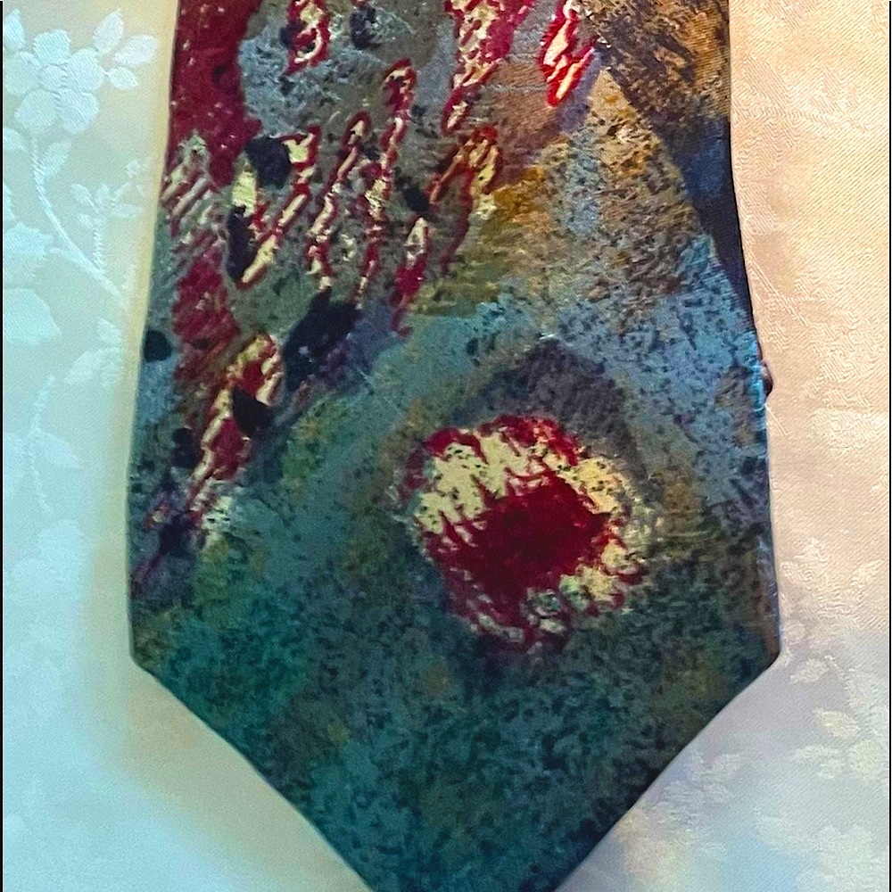 417 Van Heusen 100% Pure Multi-Color Sillk Men's